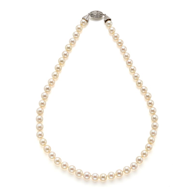Collana di perle con chiusura in oro e diamanti