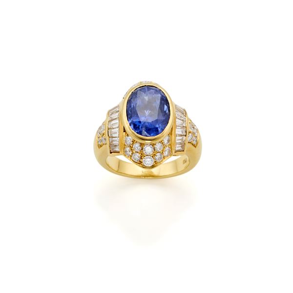 Anello con zaffiro e diamanti