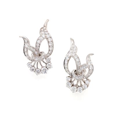 Orecchini, oro bianco 18 kt con diamanti rotondi (tot. ca. 2 ct)