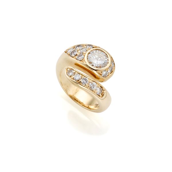 Anello in oro con diamanti 