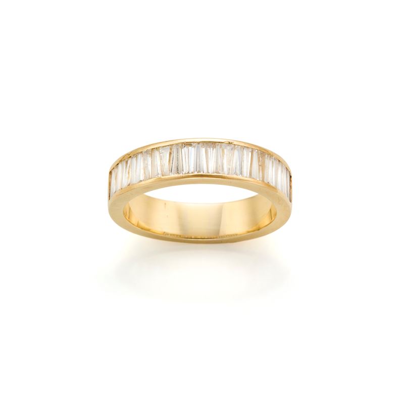 Anello in oro con diamanti