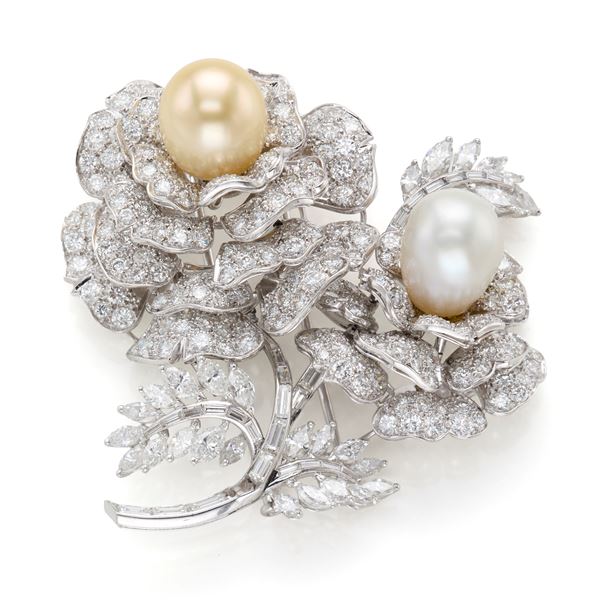 Spilla floreale in oro con diamanti e perle