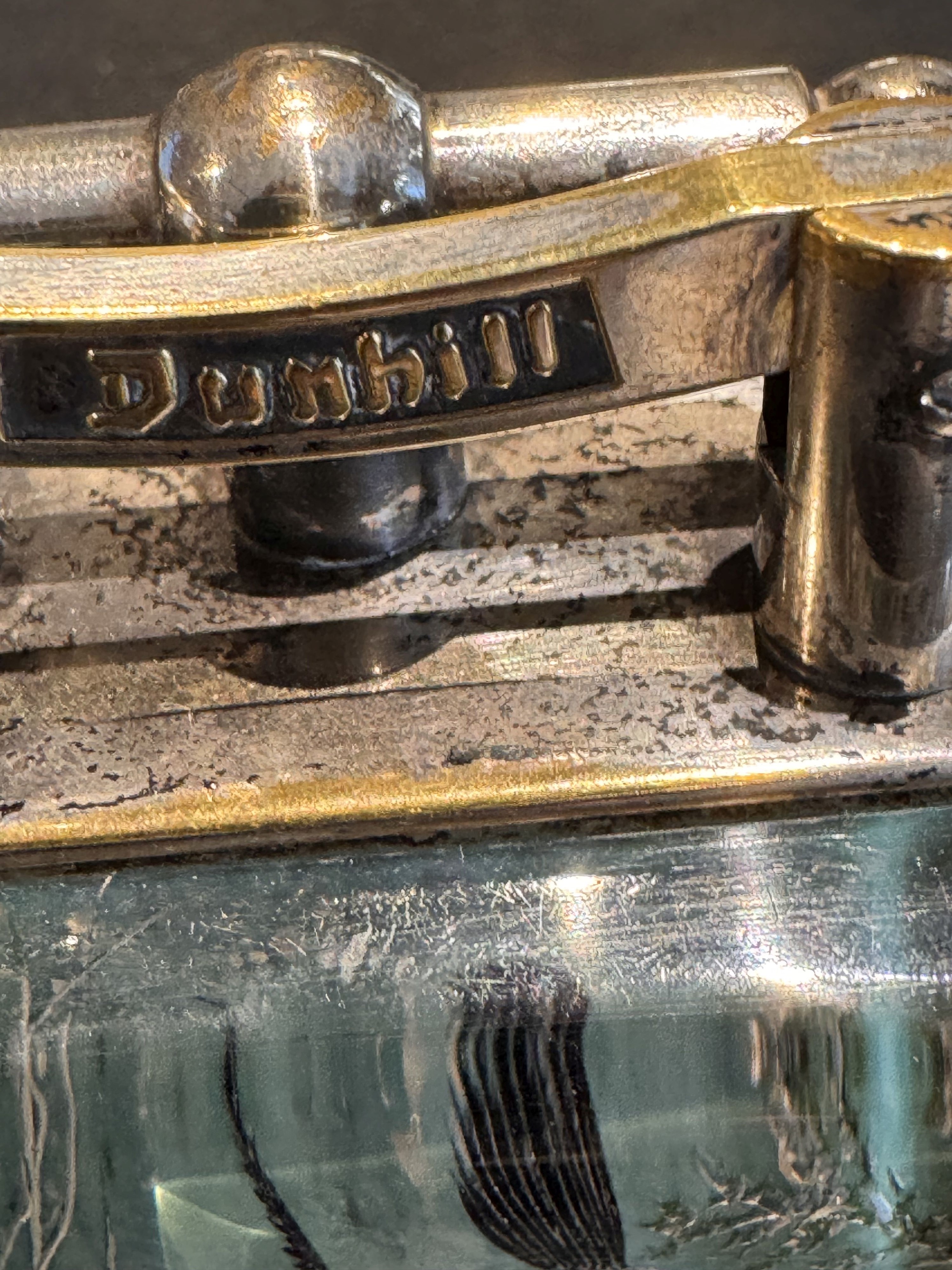 Dunhill, Accendino da tavolo “Aquarium” n. 737418 in metallo dorato