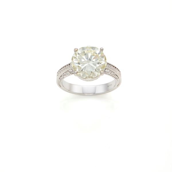Anello in oro con diamante