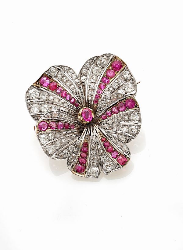 Spilla fiore oro, diamanti e rubini