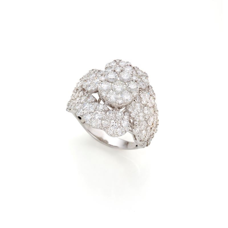 Anello in oro bianco con diamanti