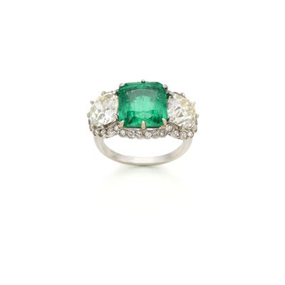 Anello in platino con smeraldo ottagonale 3,40 ct e diamanti (tot. ca. 7,20 ct)
