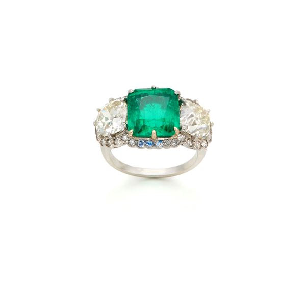 Anello con smeraldo e diamanti