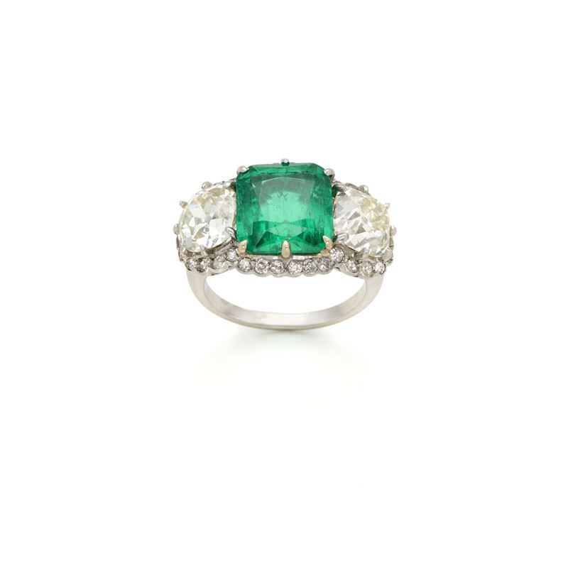 Anello in platino con smeraldo ottagonale 3,40 ct e diamanti (tot. ca. 7,20 ct)