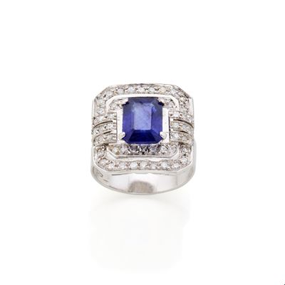 Anello in oro bianco 18 kt con zaffiro ottagonale e diamanti