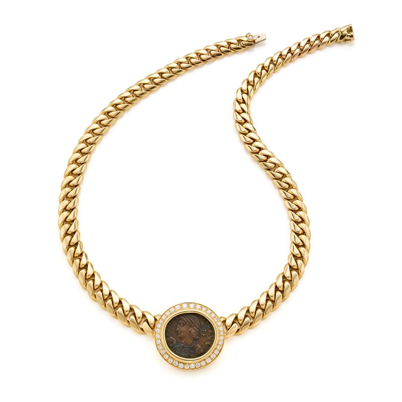 Bulgari, Collana “Gemme Nummarie” in oro giallo 18 kt con moneta centrale e diamanti
