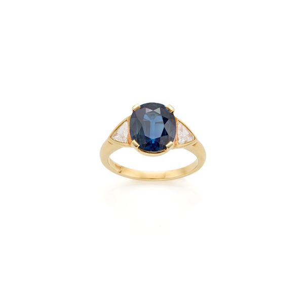 Anello in oro con zaffiro e diamanti