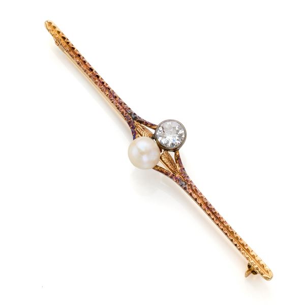 Spilla in oro con diamante e perla naturale 