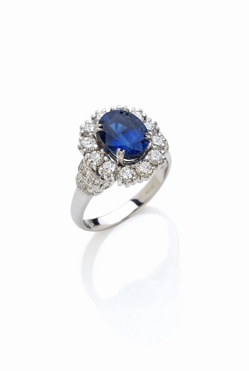 Anello in Oro Bianco con Zaffiro e Diamanti