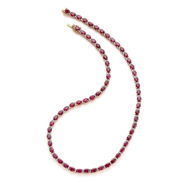 Collana in oro con rubini e diamanti