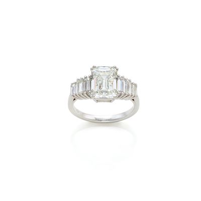 Anello in oro bianco 18 kt con diamante ottagonale centrale certificato GIA