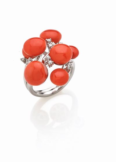 Anello Oro Bianco, Corallo e Diamanti