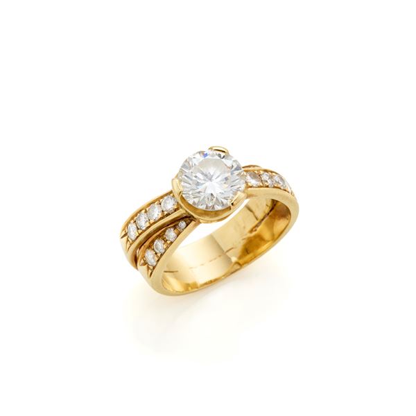Anello in oro con diamante 