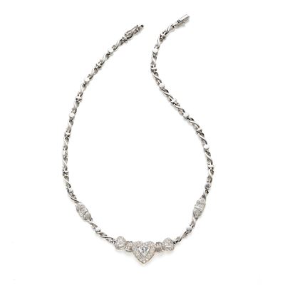 Collier, oro bianco 14 Kt con diamanti a cuore (centrale ~0,75 ct, laterali ~0,25 ct ciascuno)