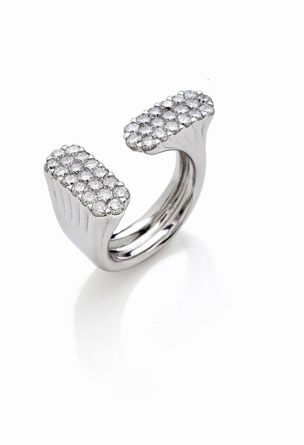 Anello in oro bianco e diamanti