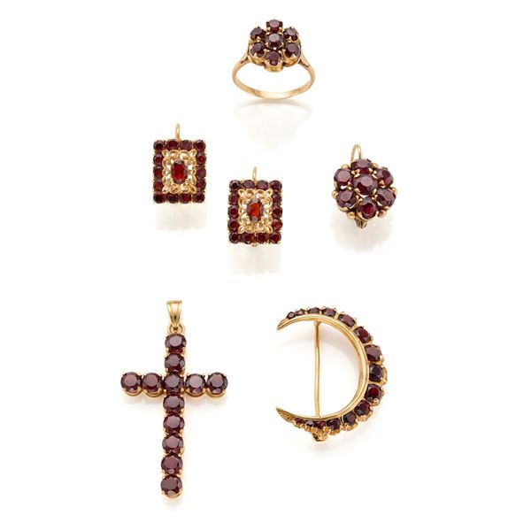 Gold and garnet lot  - Auction JEWELS AND WATCHES - Faraone Casa d'Aste