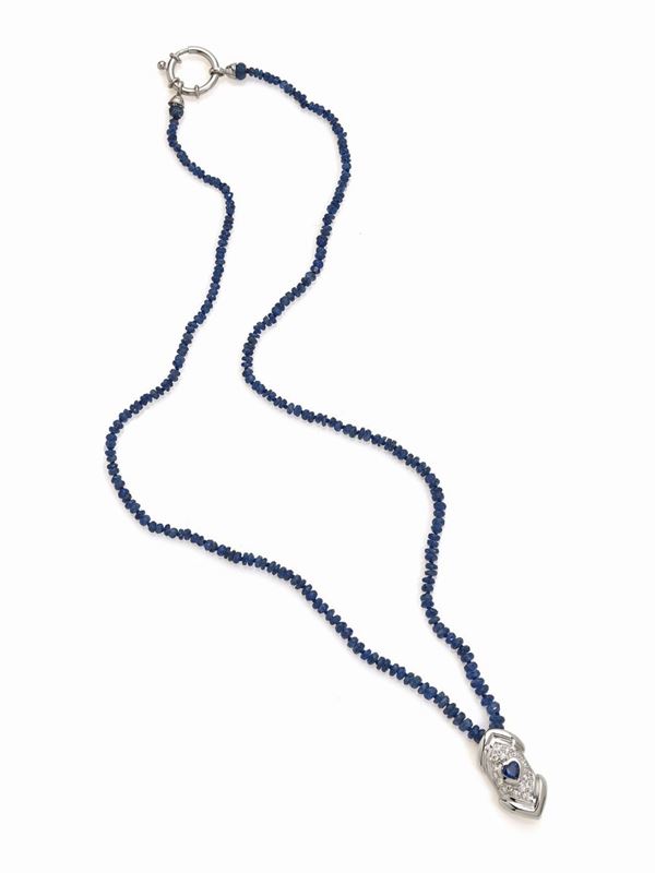 Collana zaffiri con pendente in oro bianco, zaffiro e diamanti