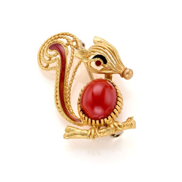 Gold brooch with coral