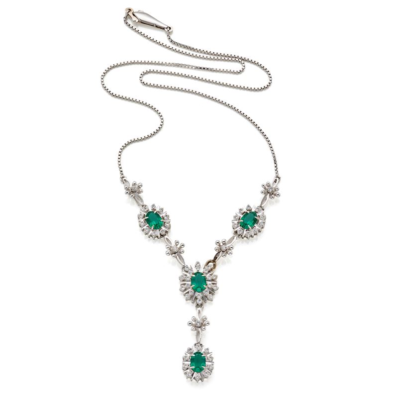 Collana, oro bianco 18 kt con gemme incolori e paste vitree
