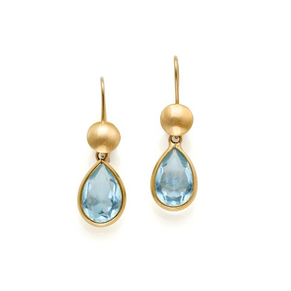Gold earrings with aquamarines  - Auction JEWELS AND WATCHES - Faraone Casa d'Aste