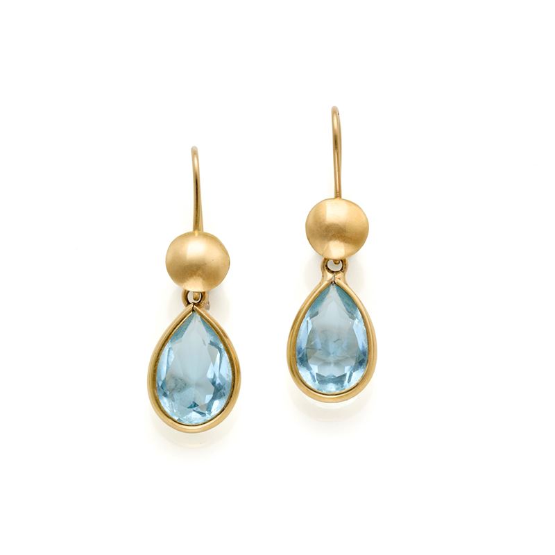 Orecchini pendenti in oro giallo 18 kt con spinelli sintetici