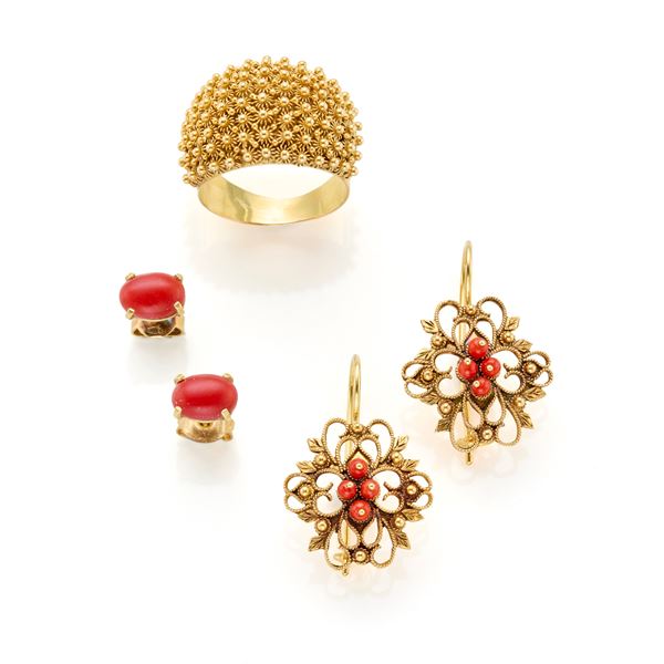 Gold and coral lot
