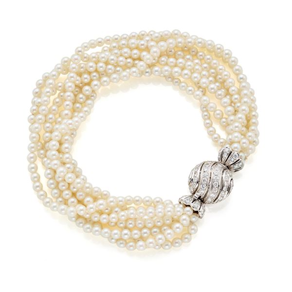Pearl bracelet with a gold and diamond clasp  - Auction JEWELS AND WATCHES - Faraone Casa d'Aste