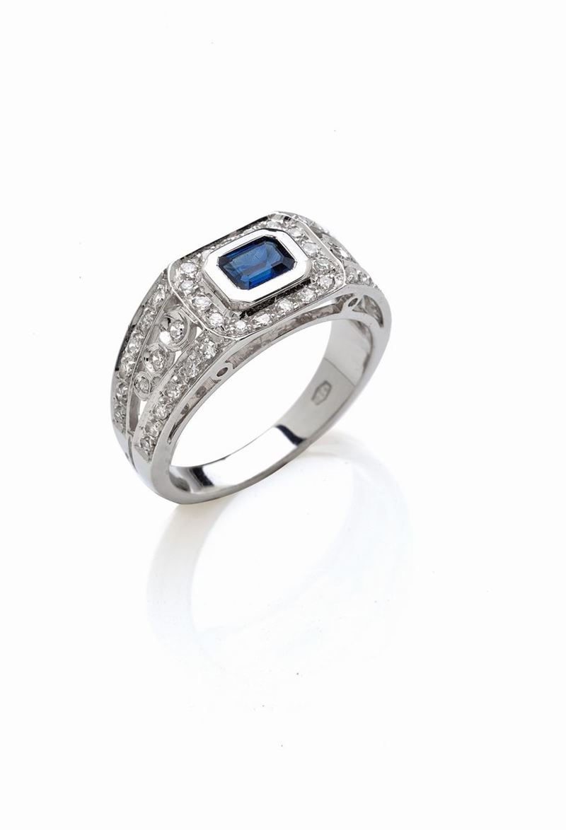 Anello Oro Bianco, Zaffiro e Diamanti