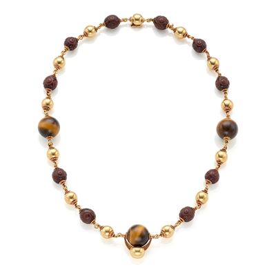 Collana in oro giallo 18 kt con tre boules in occhio di tigre e perle intagliate in resina