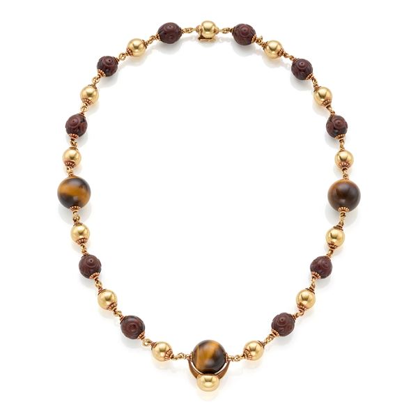 Gold necklace with tiger's eye
