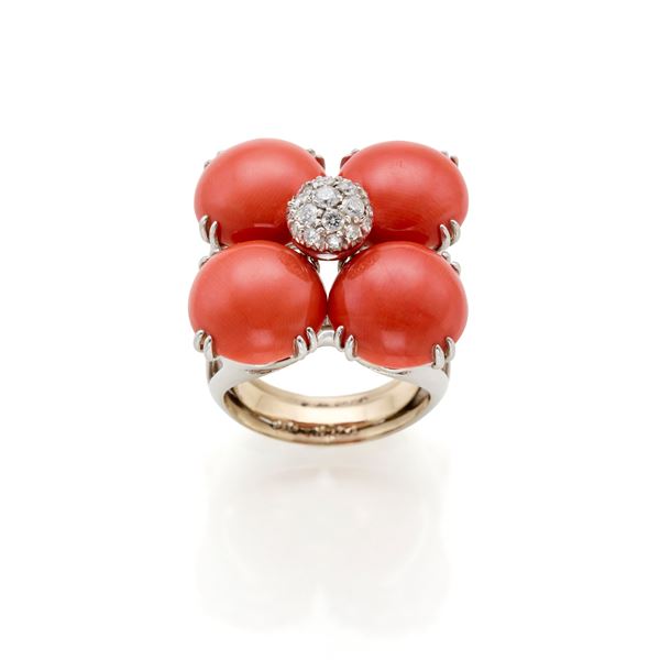 Gold ring with coral and diamonds