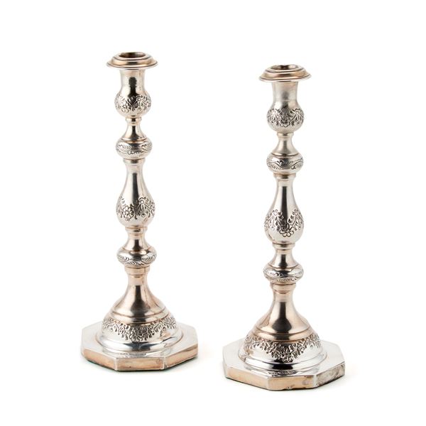 Coppia di candelieri in argento