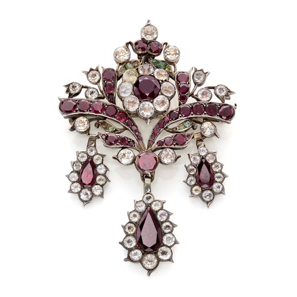 Spilla/pendente in argento con granati e paste vitree  - Asta Argenti, orologi e gioielli - Faraone Casa d'Aste