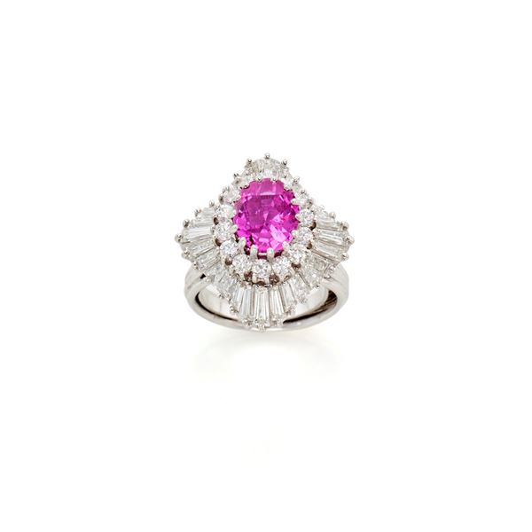 Anello in platino con corindone rosa  e diamanti  - Asta Argenti, orologi e gioielli - Faraone Casa d'Aste