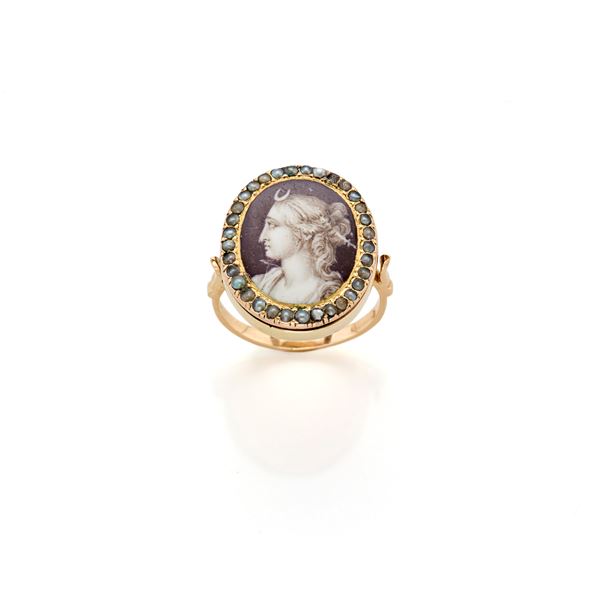 Gold ring with grisaille  - Auction Argenti, orologi e gioielli - Faraone Casa d'Aste