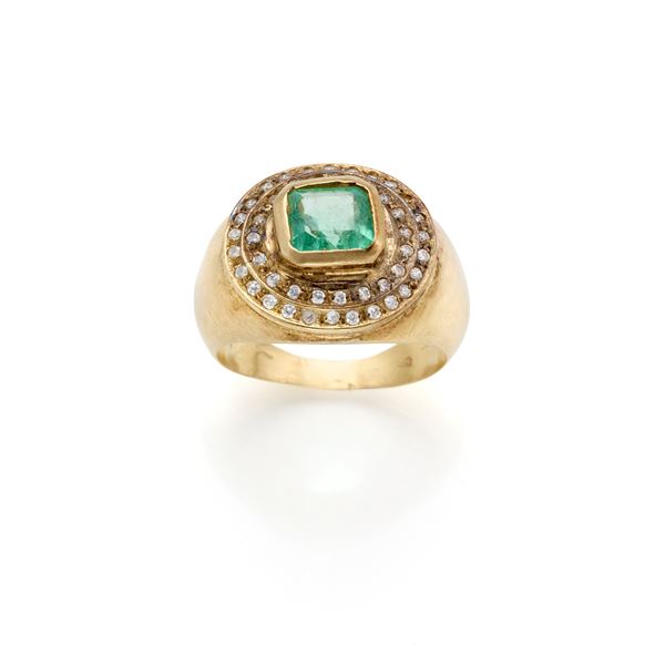Gold ring with emerald and colourless gemstones  - Auction JEWELRY AND WATCHES - Faraone Casa d'Aste