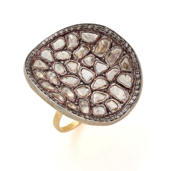 Anello in oro e argento con diamanti