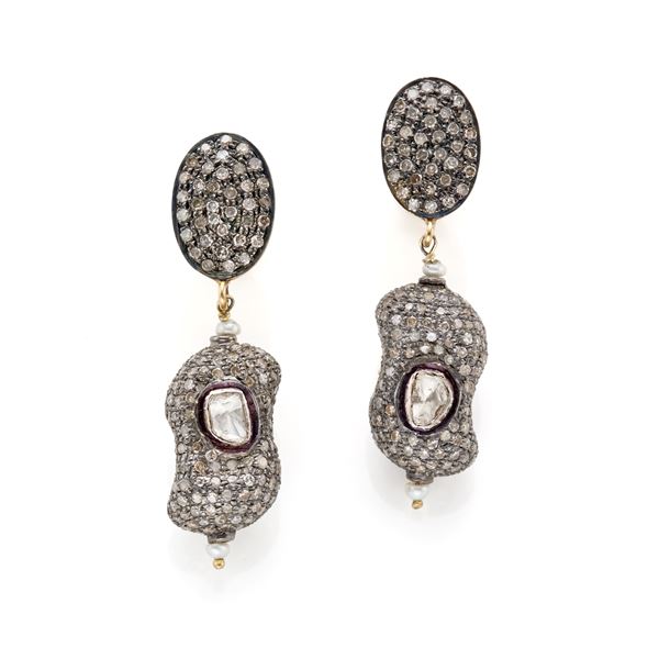 Orecchini in oro e argento con diamanti  - Asta ASTA GIOIELLI E OROLOGI - Faraone Casa d'Aste