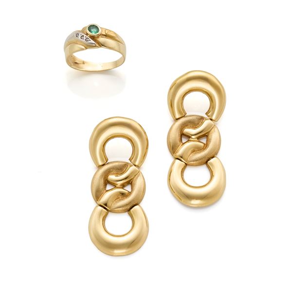 Lotto in oro composto da anello e orecchini