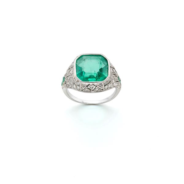 Ring with emerald  - Auction Argenti, orologi e gioielli - Faraone Casa d'Aste