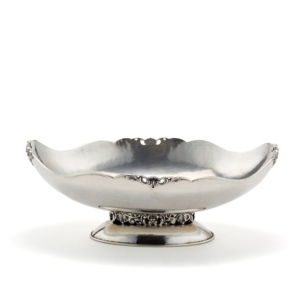 Silver centrepiece  - Auction Argenti, orologi e gioielli - Faraone Casa d'Aste