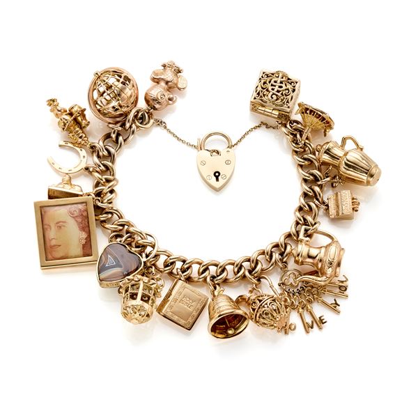 Gold bracelet with charms  - Auction Argenti, orologi e gioielli - Faraone Casa d'Aste