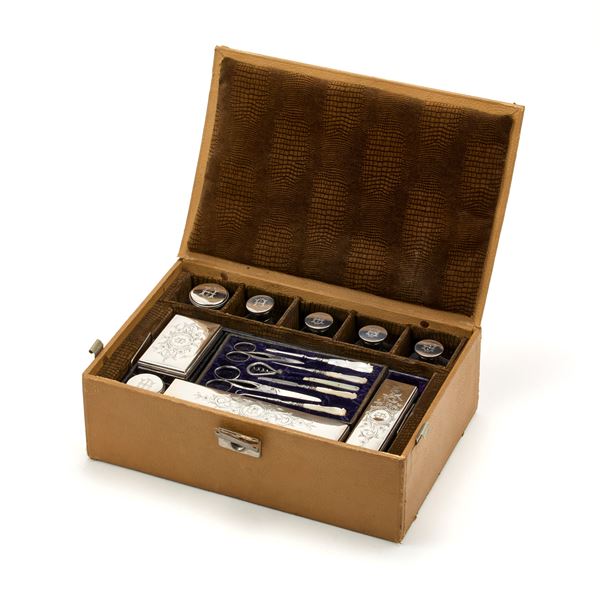 Necessaire da viaggio in argento