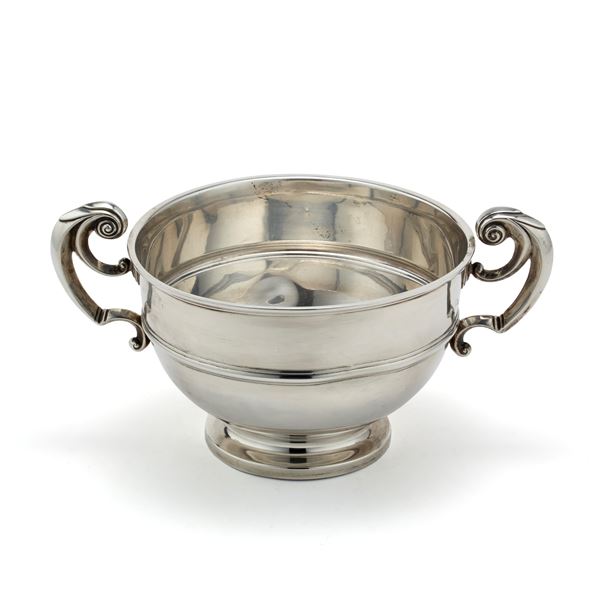 Double-handled silver cup  - Auction Argenti, orologi e gioielli - Faraone Casa d'Aste