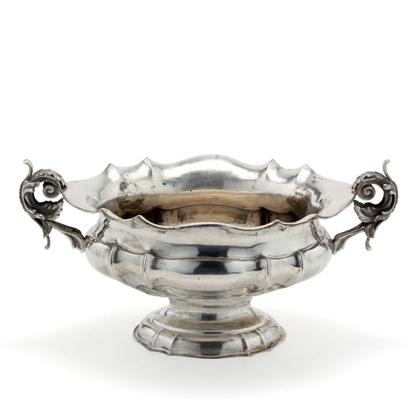 Double-handled silver cup  - Auction Argenti, orologi e gioielli - Faraone Casa d'Aste